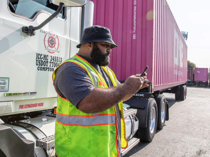 Truck drivers get more done with the Envase Mobile Driver App for drayage carriers